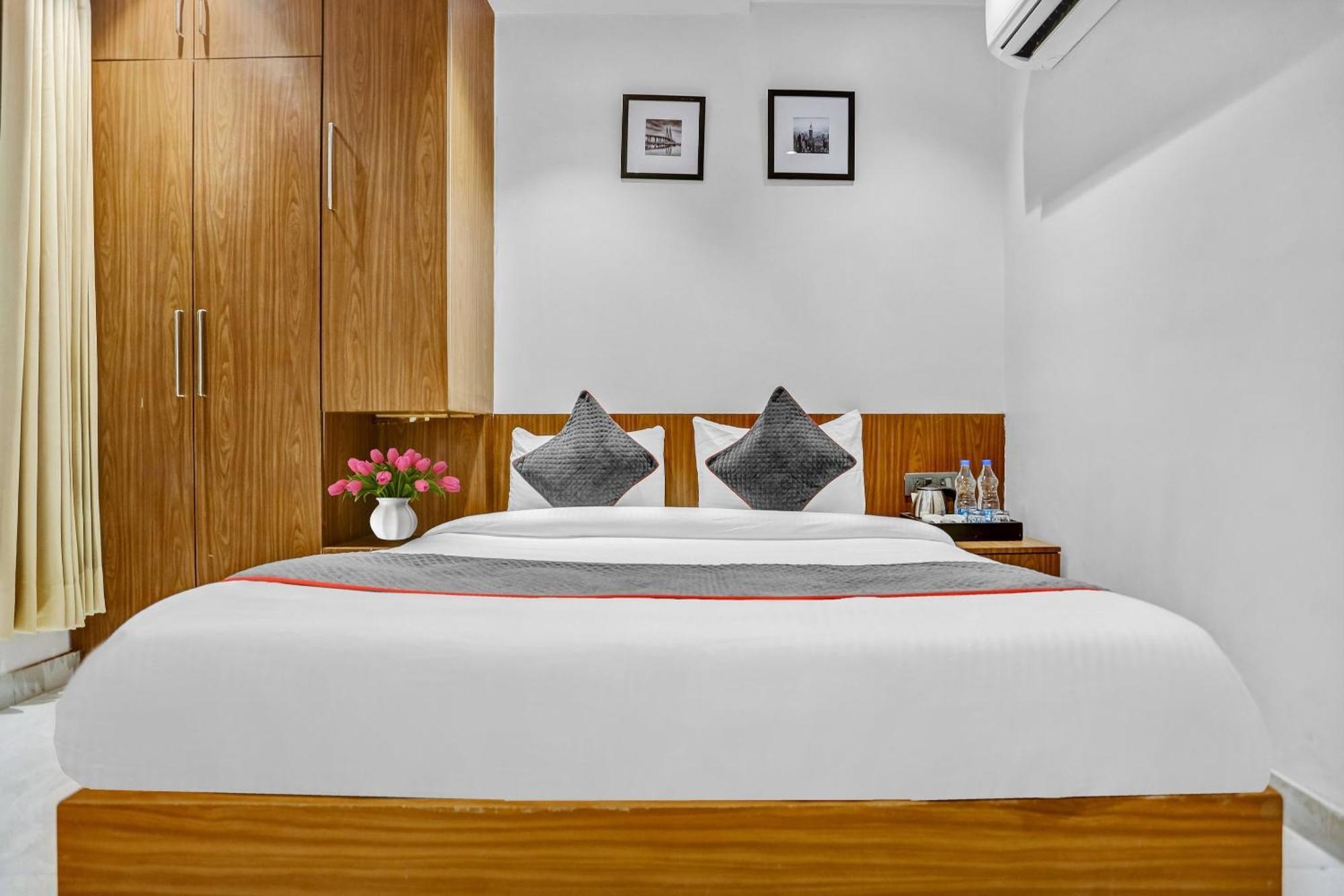 Hotel Capital O Moody Delhi (National Capital Territory of India)
